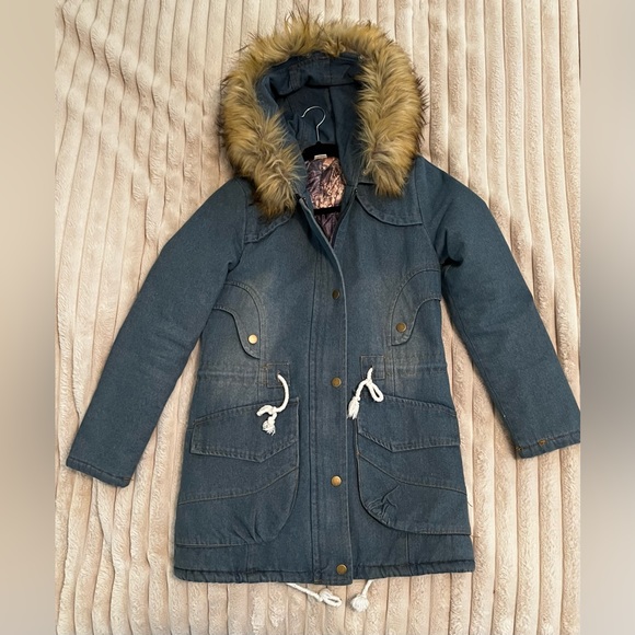 Very Warm Jean Coat with Quilted Lining & Detachable Faux Fur Hood! - Picture 9 of 10